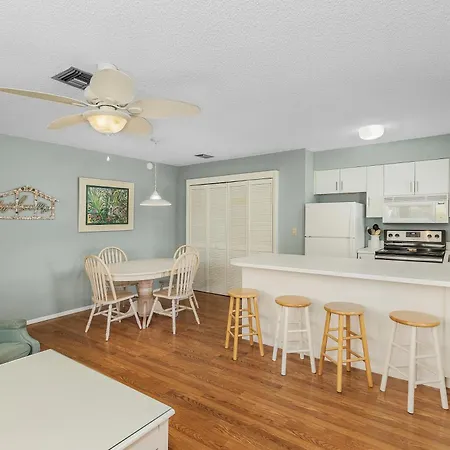 Seahorse Beach House: Pool, Spa & Walk To Beach